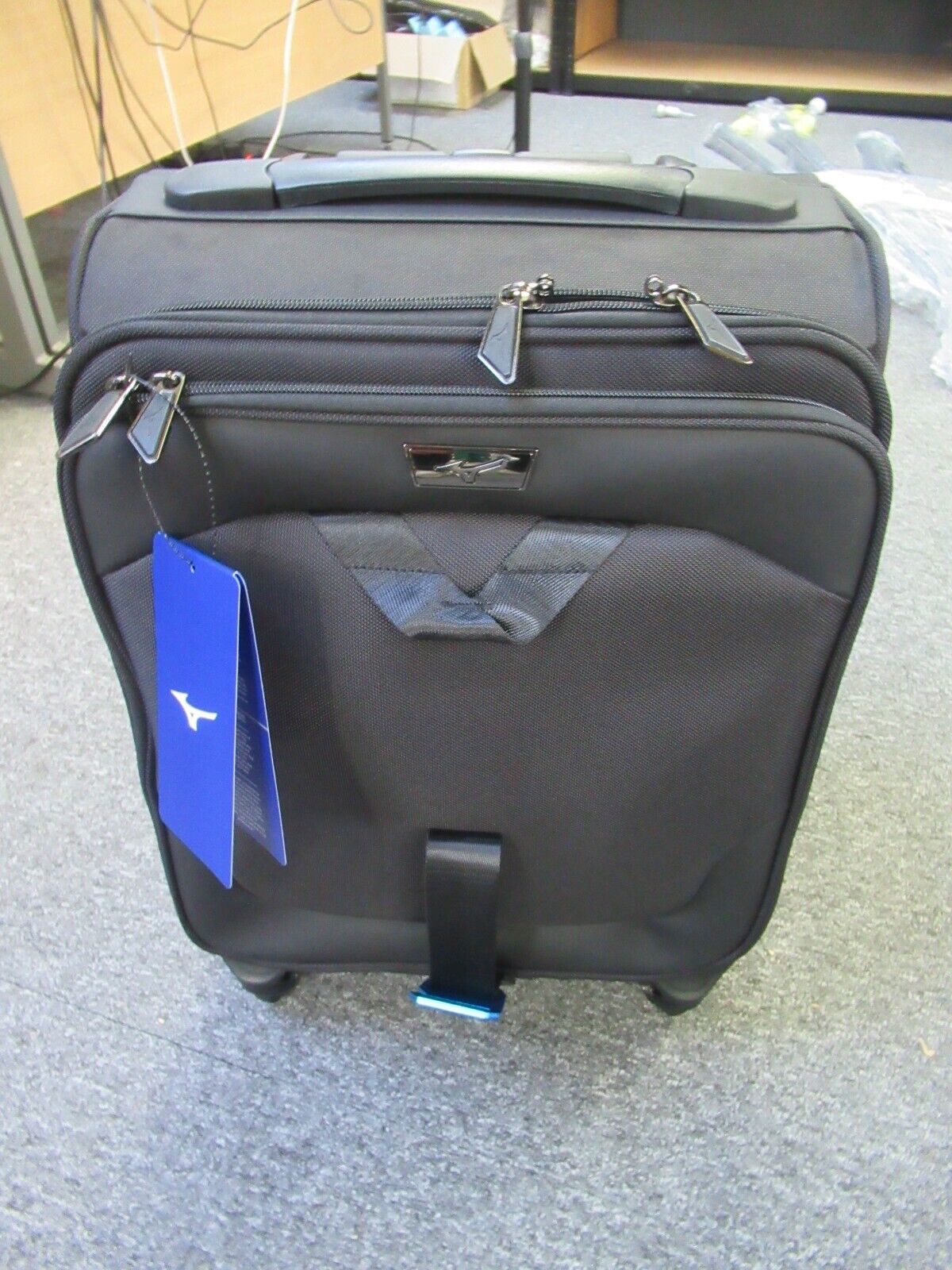 mizuno onboarder hand luggage suit case