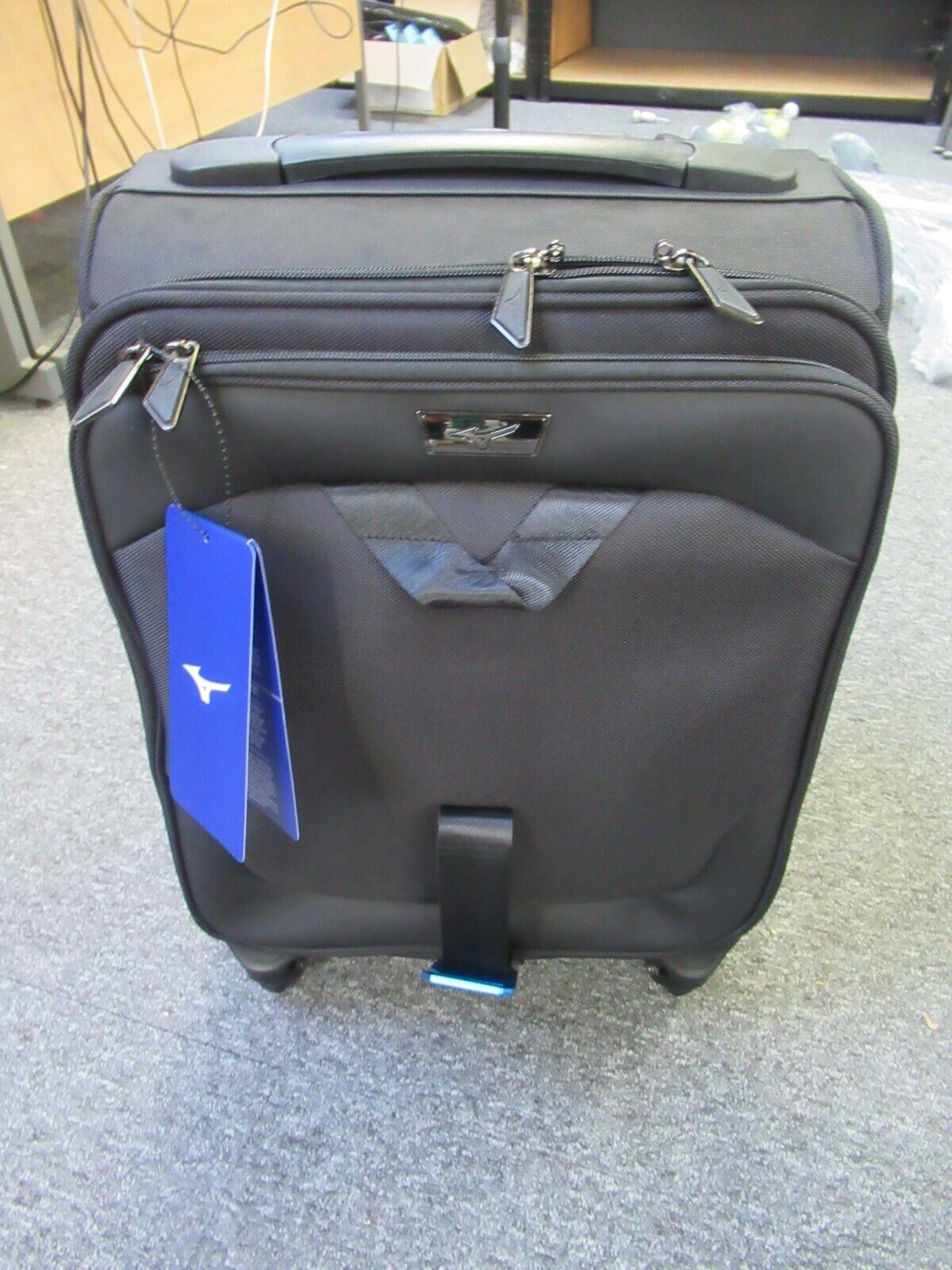 mizuno onboarder hand luggage suit case